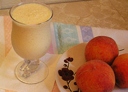 Молочный коктейль с персиком и грушей